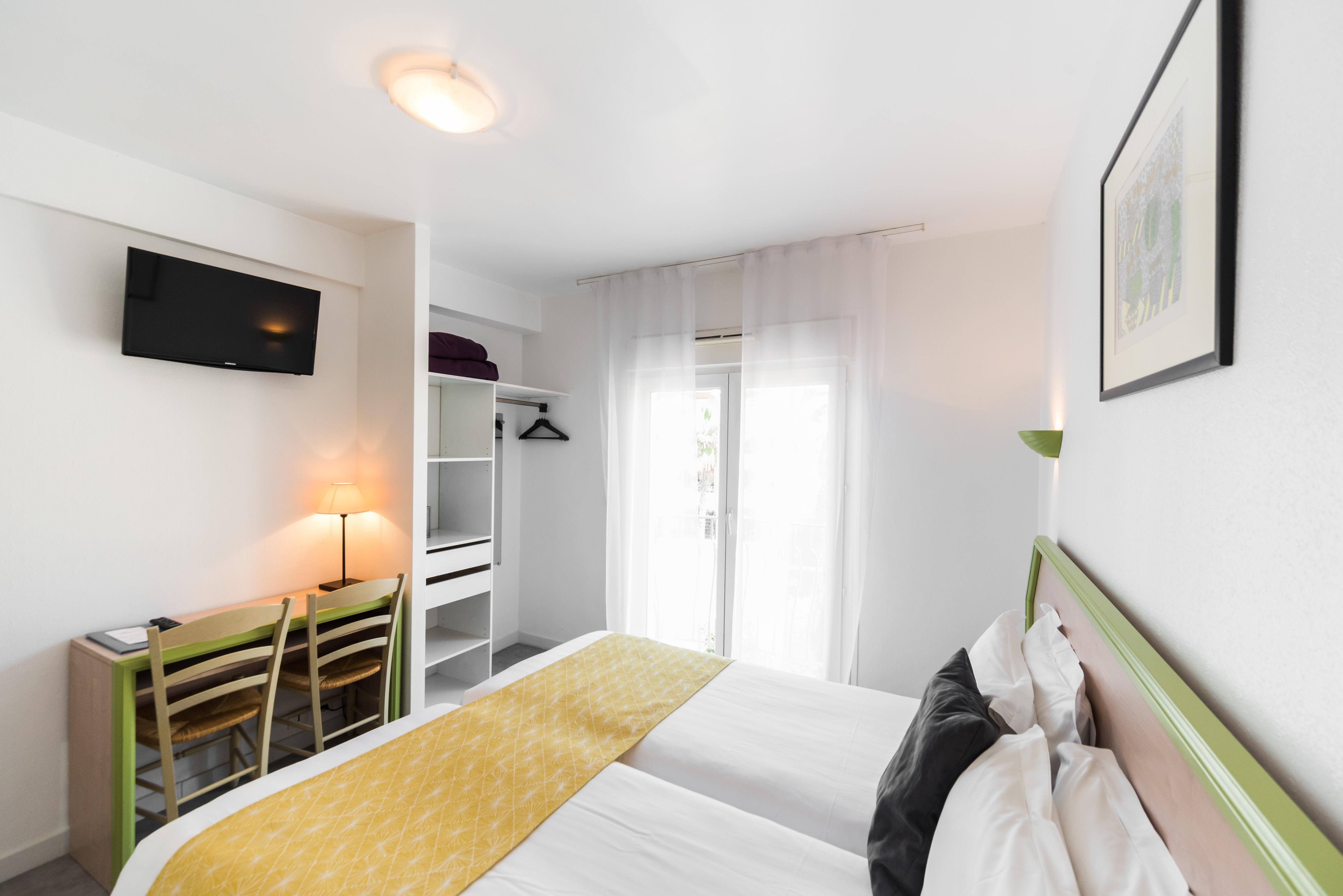 Hotel Provencal Saint-Raphael  Bagian luar foto
