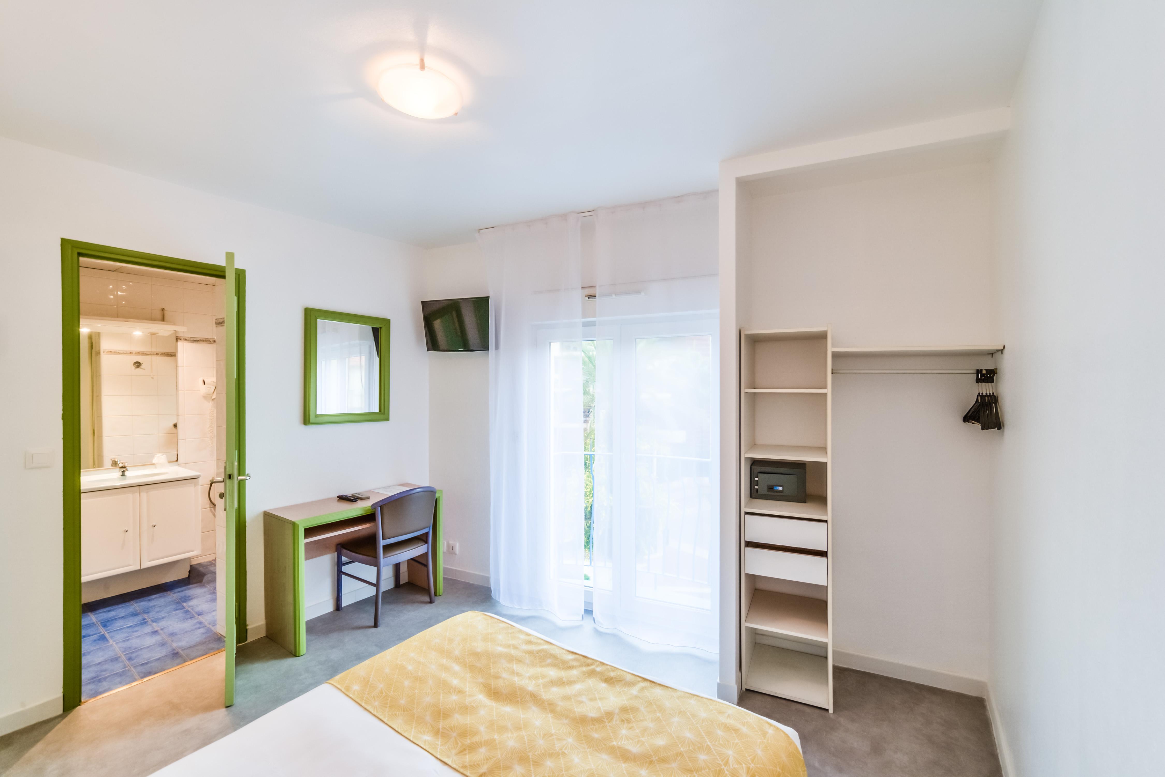 Hotel Provencal Saint-Raphael  Bagian luar foto