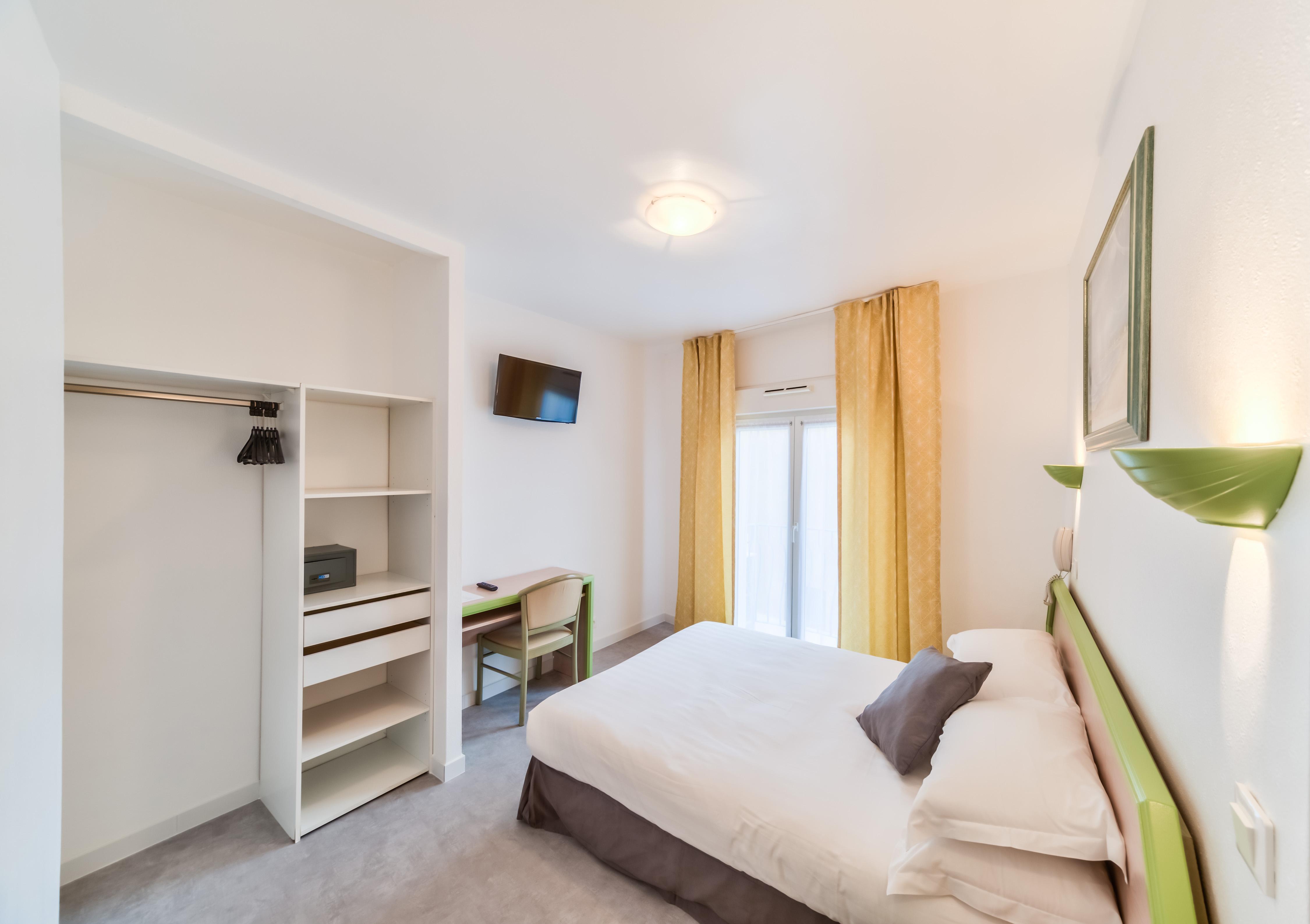 Hotel Provencal Saint-Raphael  Bagian luar foto