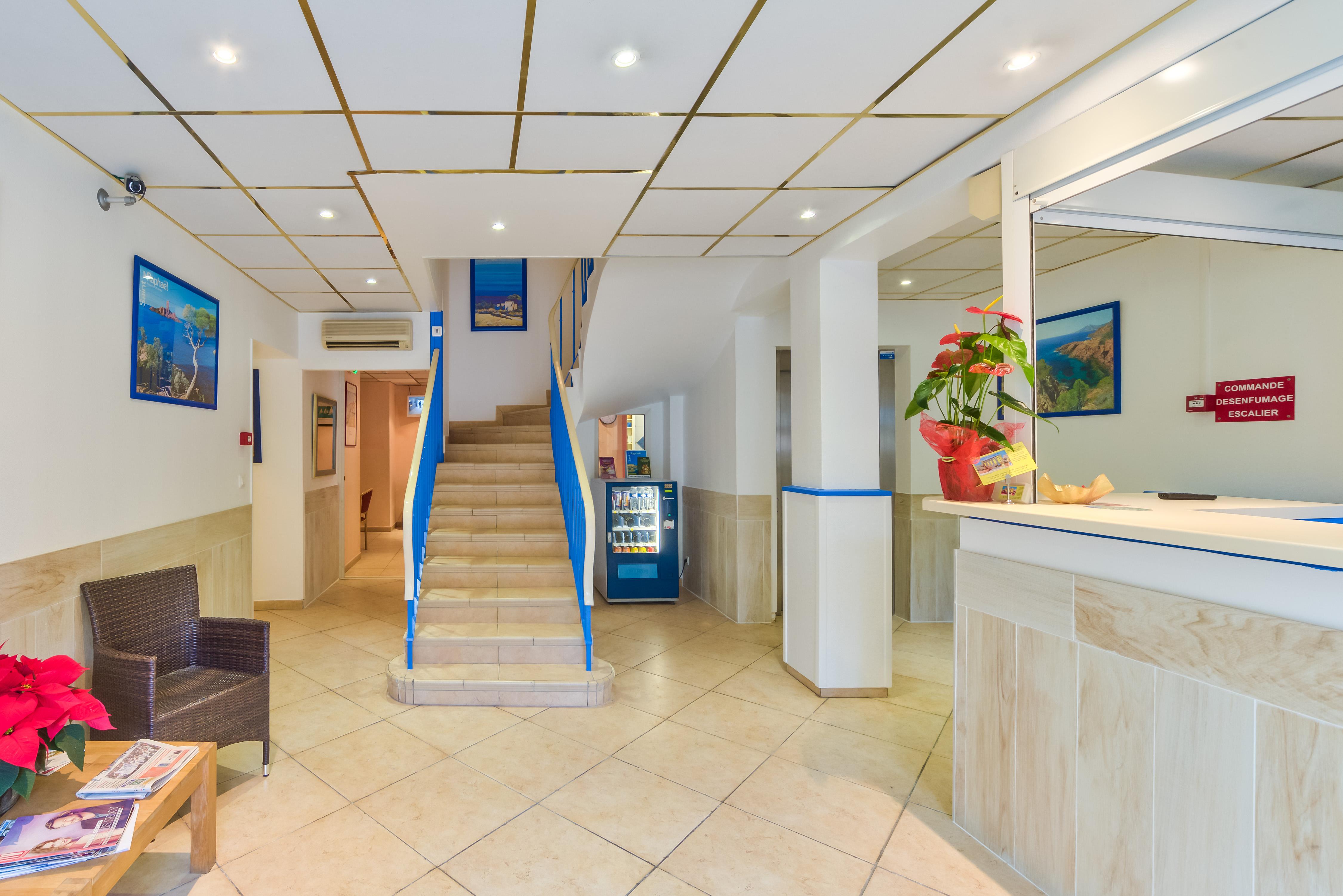 Hotel Provencal Saint-Raphael  Bagian luar foto