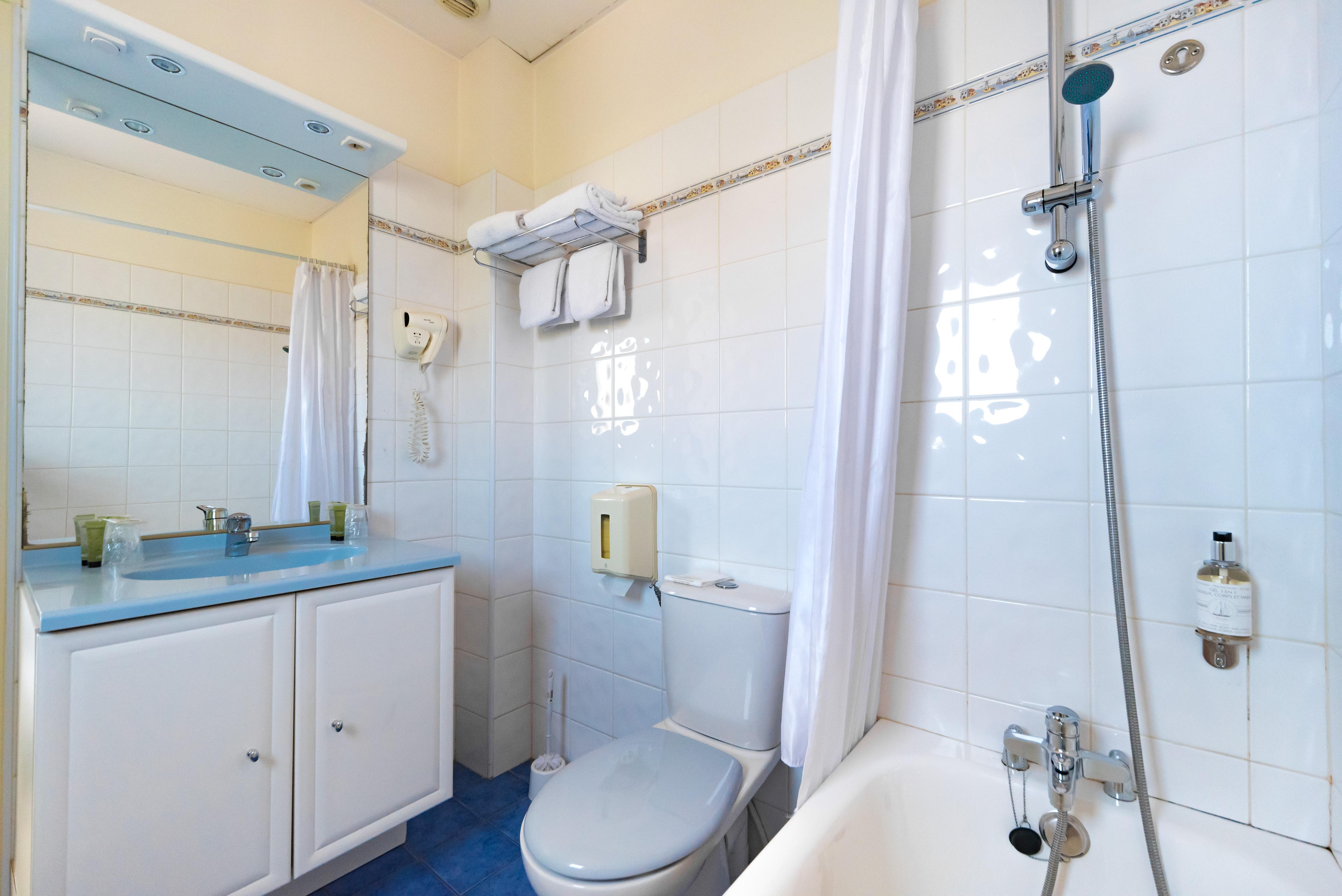 Hotel Provencal Saint-Raphael  Bagian luar foto