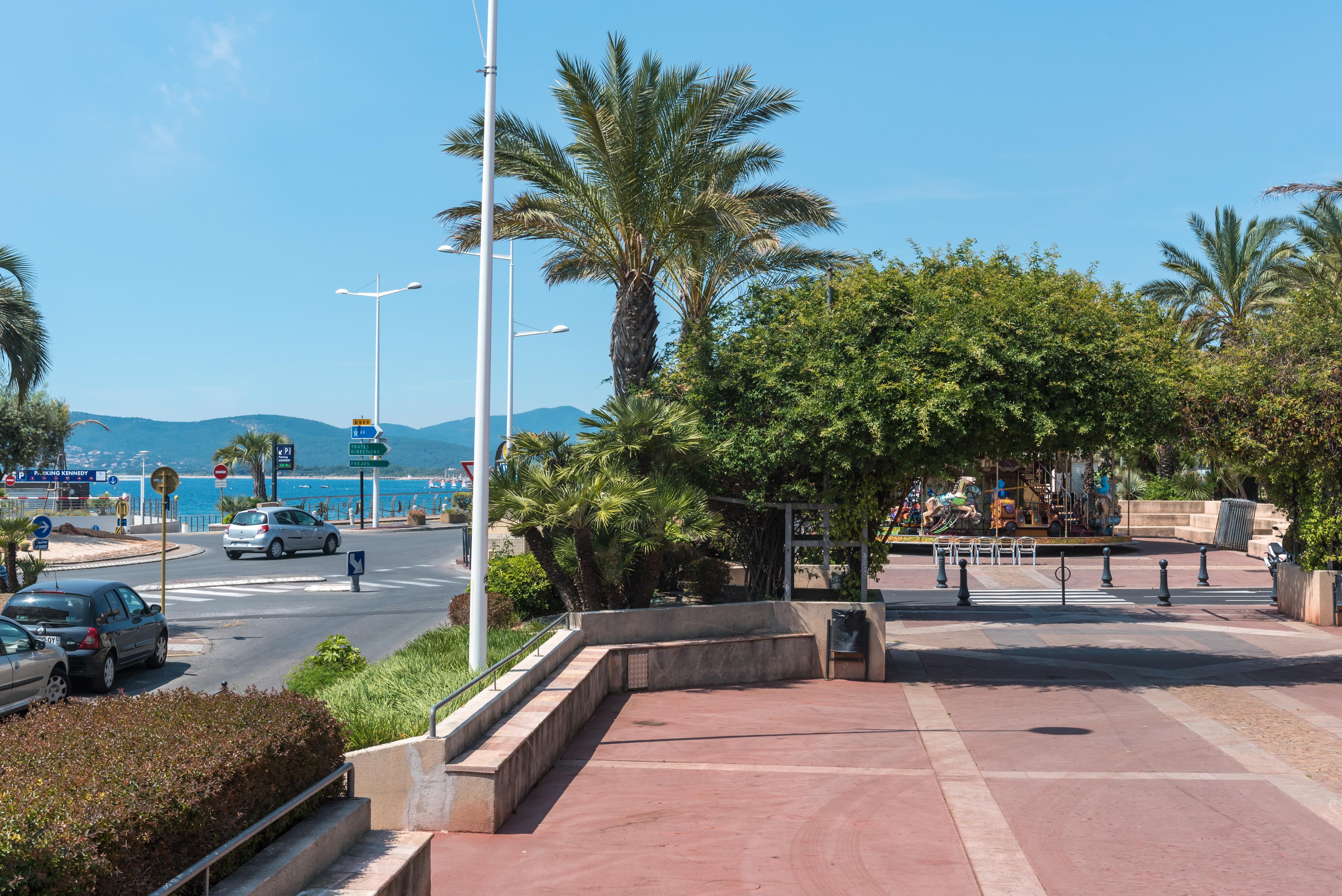 Hotel Provencal Saint-Raphael  Bagian luar foto