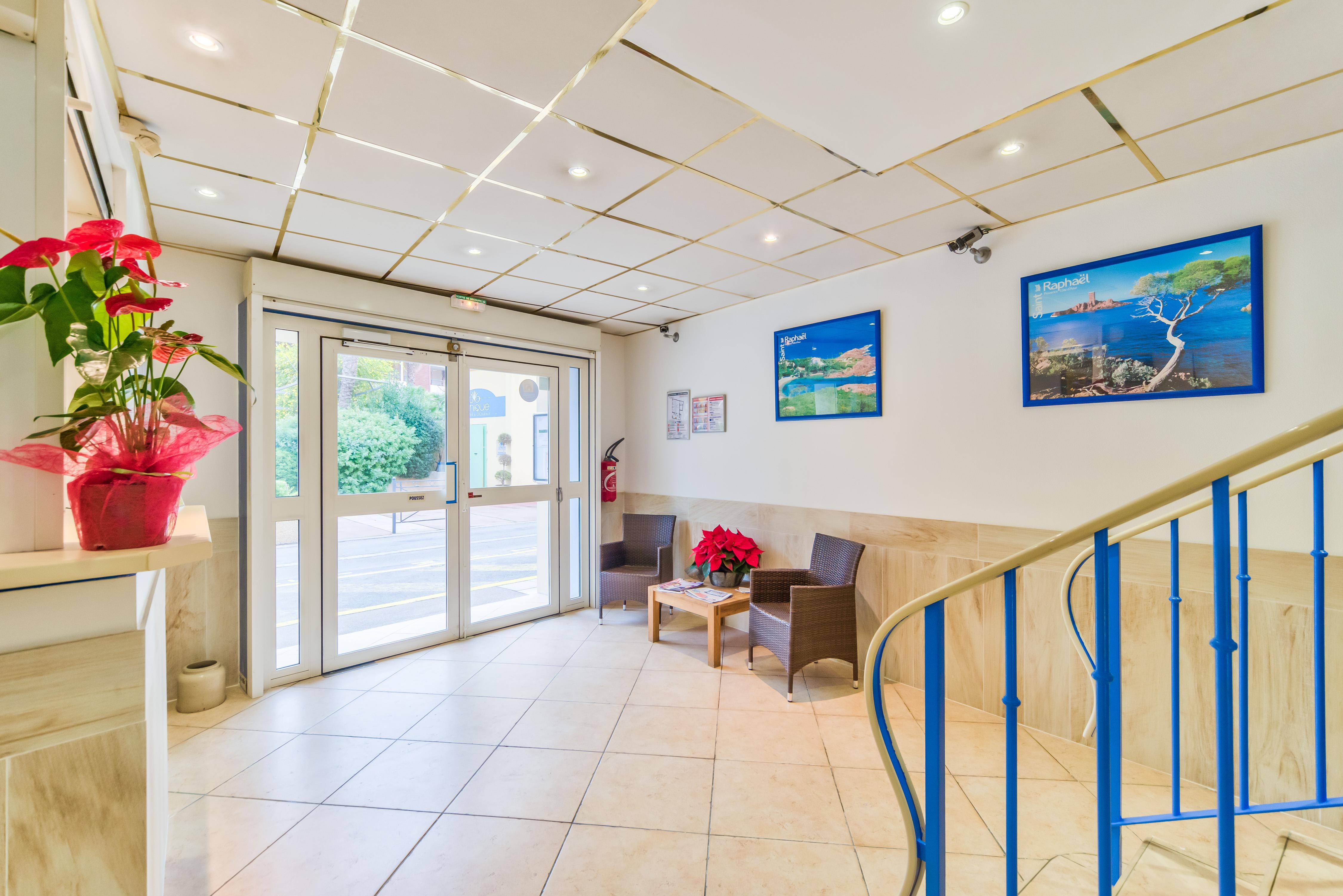 Hotel Provencal Saint-Raphael  Bagian luar foto