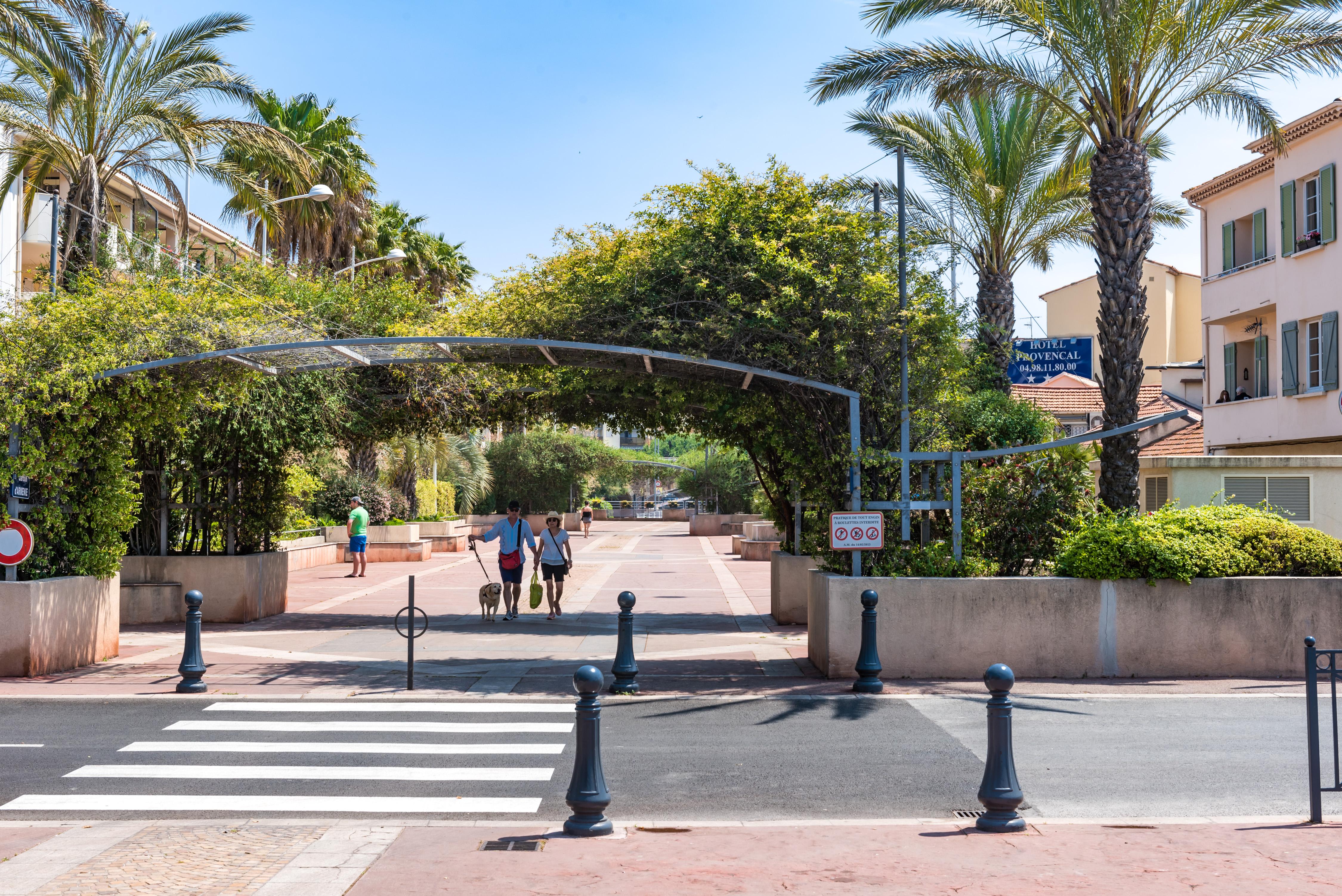 Hotel Provencal Saint-Raphael  Bagian luar foto