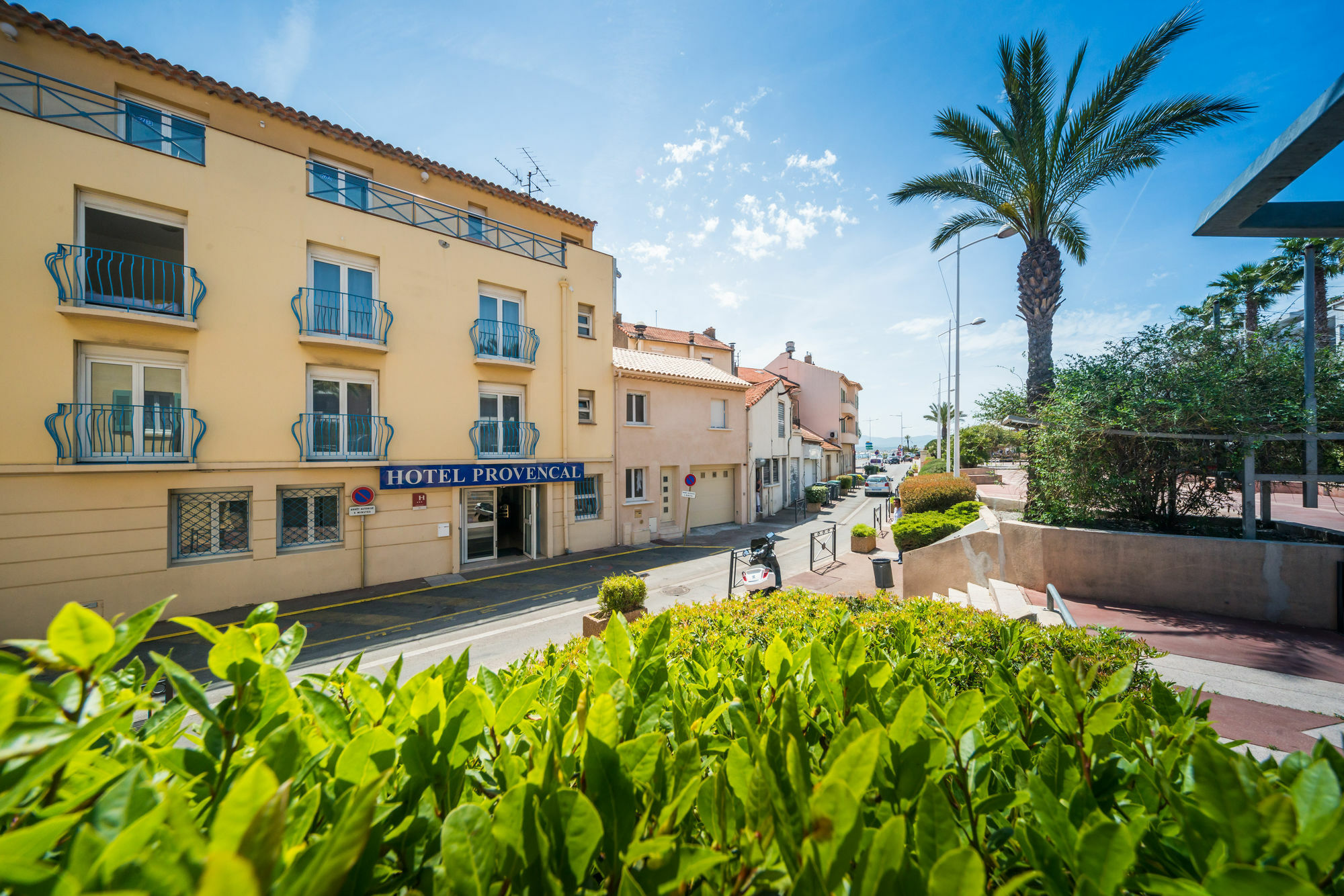 Hotel Provencal Saint-Raphael  Bagian luar foto